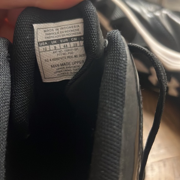 Under Armour Cleats - Size 10 - Picture 7 of 7